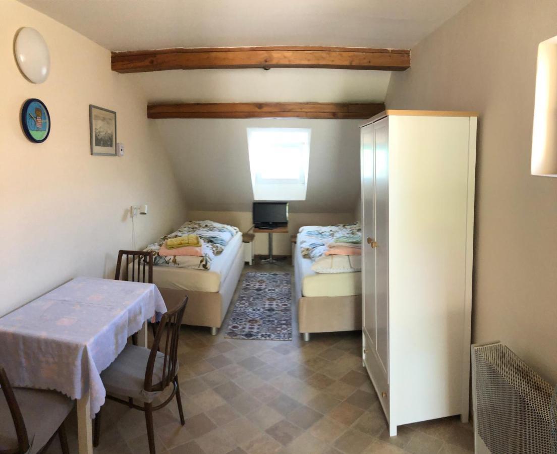 Ubytovani U Jerabku - Parkovani Zdarma Mikulov Εξωτερικό φωτογραφία